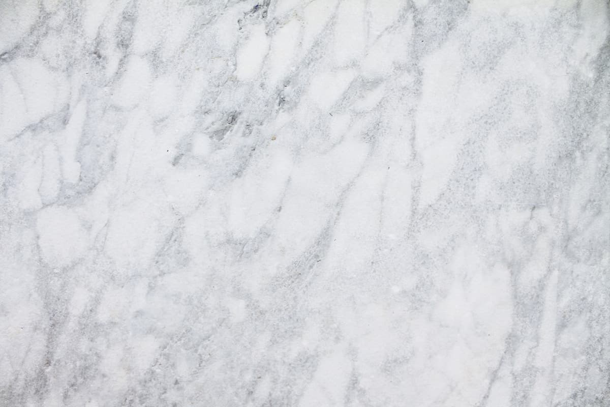 Bancada em quartzito branco — Quartzito Branco